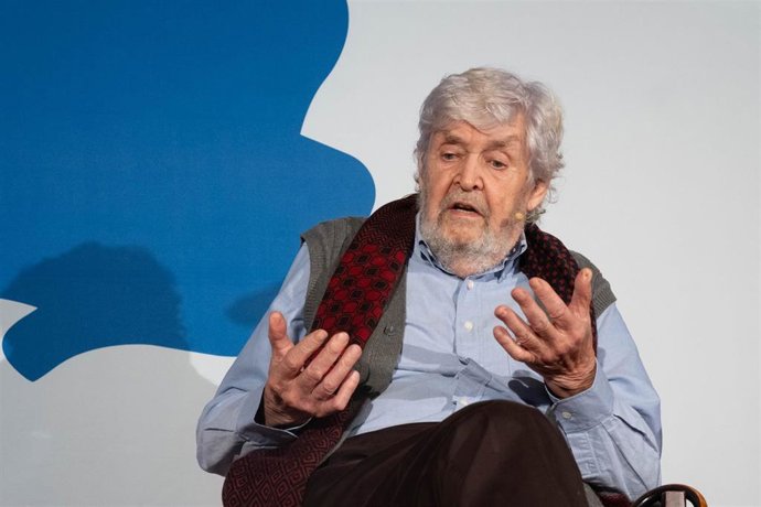 Archivo - Arquivo - O que fose dirixente histórico do BNG, Xosé Manuel Beiras, durante un acto de campaña do BNG, no Hotel Compostela, a 9 de febreiro de 2024, en Santiago de Compostela.