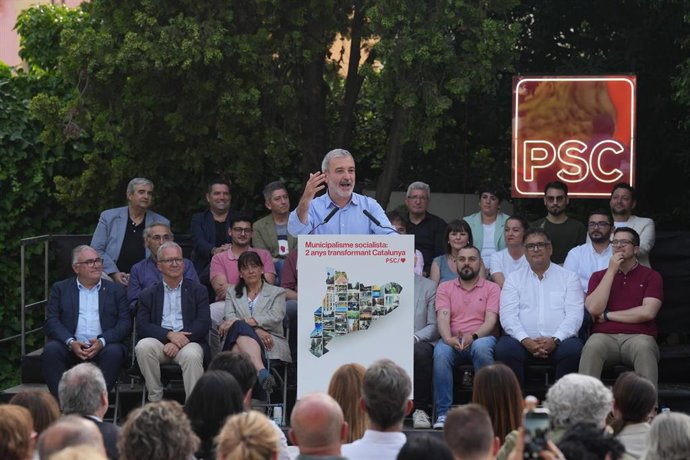 El alcalde de Barcelona, Jaume Collboni, interviene durante un acto del PSC por los dos años de mandato municipal, a 13 de junio de 2025, en Barcelona, Catalunya (España).