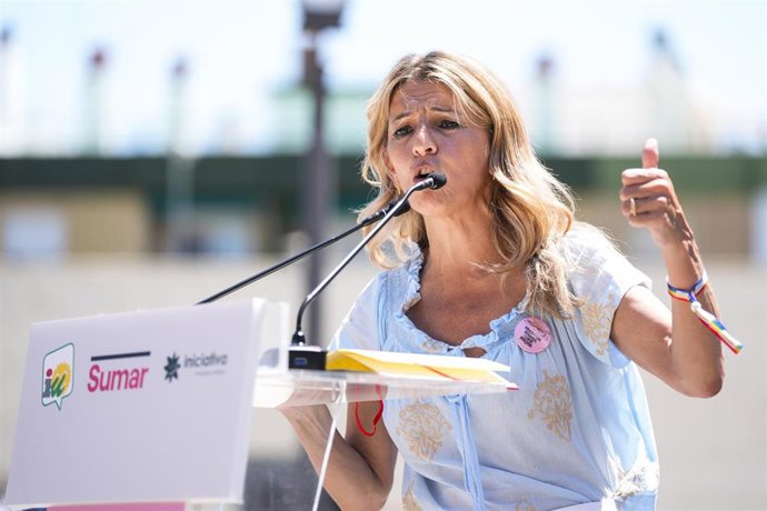 La vicepresidenta segunda del Gobierno y ministra de Trabajo, Yolanda Díaz, durante el acto promovido por Movimiento Sumar e IU sobre la reducción de la jornada en Sevilla, a 25 de mayo de 2025 en Sevilla (Andalucía, España).