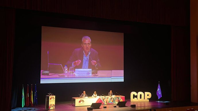 El conseller de Educación y Universidades, Antoni Vera, presenta en la VII Convención General de Psicología en Pamplona la integración pionera de los psicólogos educativos en los centros de Baleares