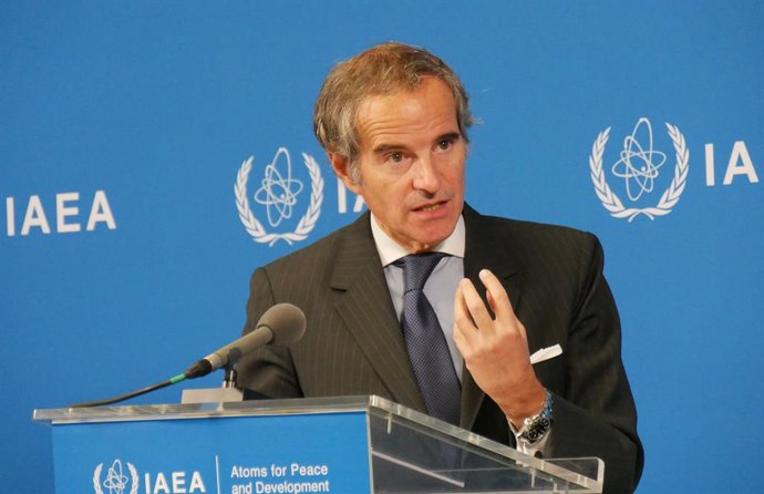 09 de junho de 2025, Áustria, Viena: Rafael Grossi, chefe da Agência Internacional de Energia Atômica (IAEA), fala em uma coletiva de imprensa. Grossi está cada vez mais preocupado com o programa nuclear do Irã. O rápido aumento nas quantidades de urânio 