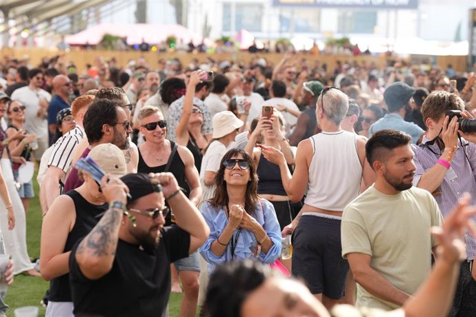 Decenas de personas durante el Sónar, en Barcelona, Catalunya (Espanya).