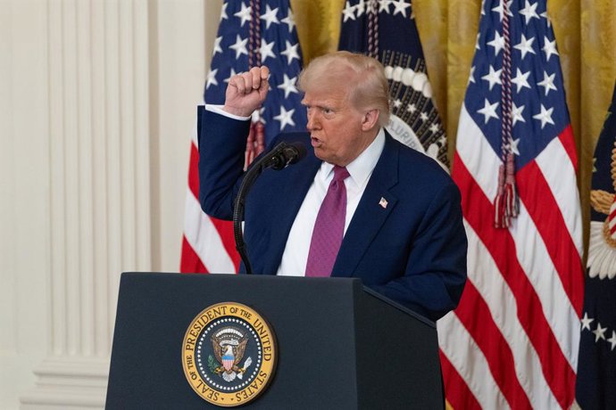 WASHINGTON, 12 de junho de 2025 -- O presidente dos EUA, Donald Trump, fala durante uma cerimônia de assinatura na Casa Branca em Washington, D.C., Estados Unidos, em 12 de junho de 2025. Trump se manifestou na quinta-feira, em uma cerimônia de assinatura