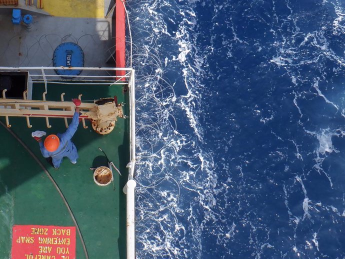 Archivo - May 29, 2020, , Somalia: When crossing the piracy area, the rules do not go beyond the ship's accommodation. But now many officials maintain the rules only in documents. Apparently crews are sent out to work which is extremely risky. In the pict
