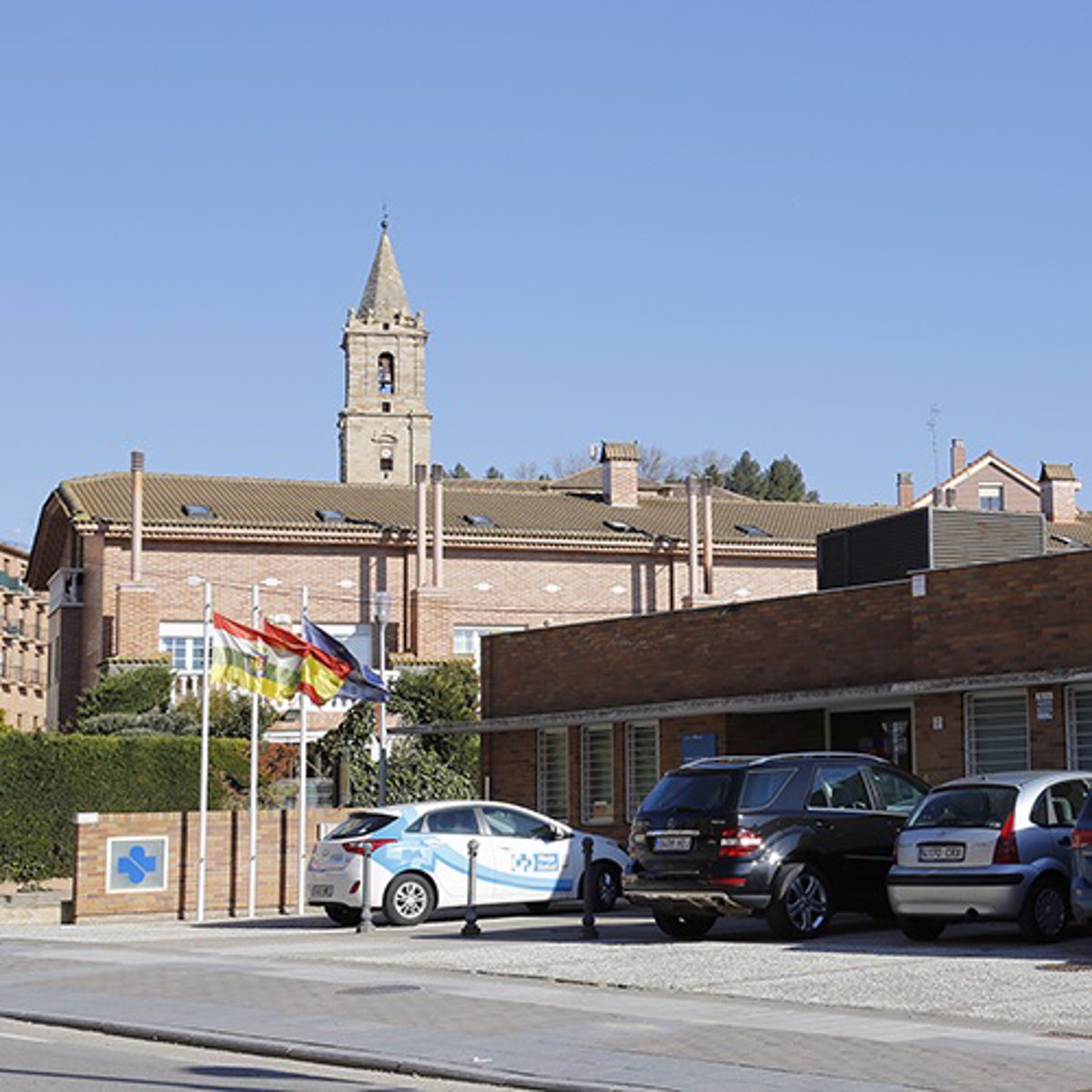 Dos personas heridas al caerse de su moto en la N-232 en Cenicero
