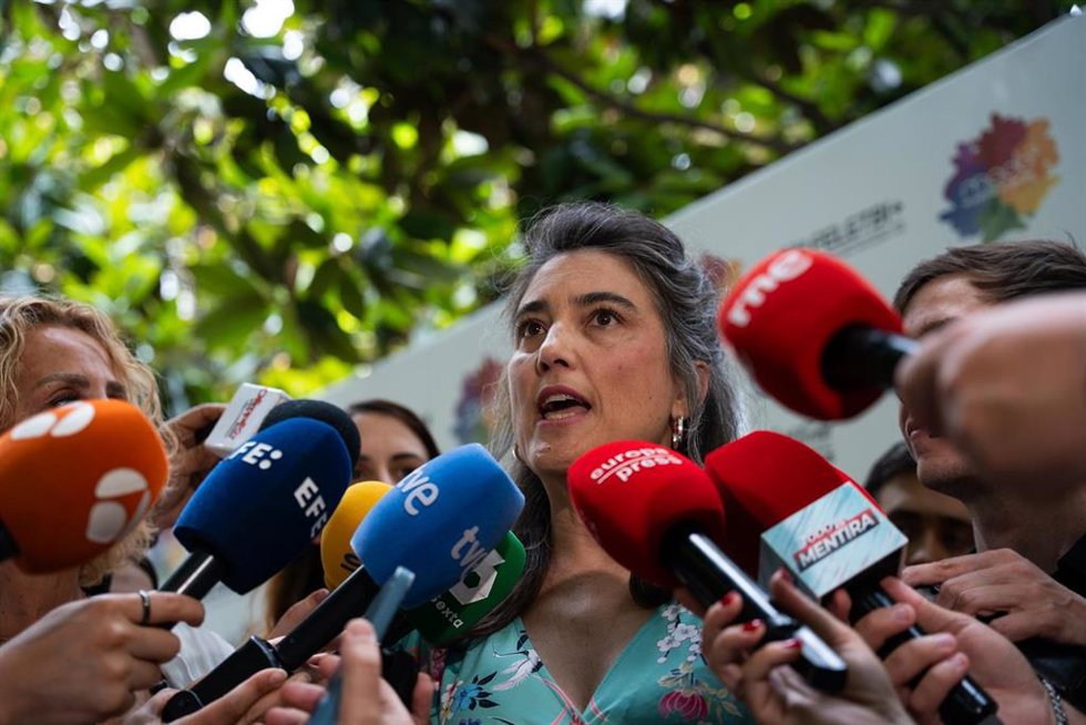 Archivo - La portavoz de Más Madrid en la Asamblea, Manuela Bergerot, atiende a medios a su llegada a la presentación de la programación oficial de MADO 2024.