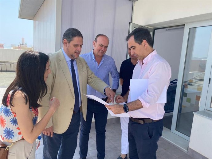 Visita del delegado de Educación en Almería, Francisco Alonso.