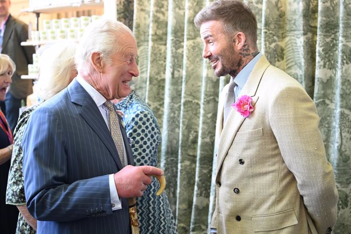 19 May 2025, United Kingdom, London: Britain's King Charles III, Patron of The Royal Horticultural Society, meets David Beckham during a visit to the RHS Chelsea Flower Show, at the Royal Hospital Chelsea in London. Photo: Paul Grover/Daily Telegraph/PA W