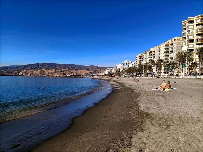 Playa de Almería en la zona de El Palmeral.