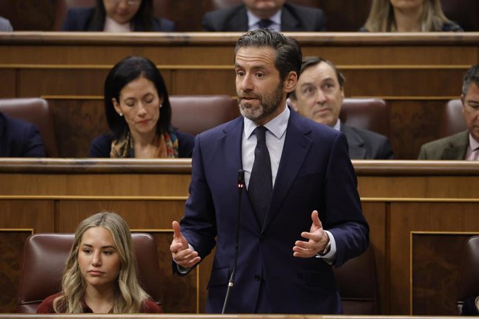 Archivo - El portavoz del PP, Borja Sémper, interviene durante una sesión de control al Gobierno en el Congreso de los Diputados, a 26 de febrero de 2025, en Madrid (España).