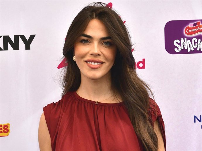 Violeta Mangriñán posa en el photocall del opening party del Lola Lolita Land celebrado en el Aquopolis, a 13 de junio de 2025, en Madrid (España).