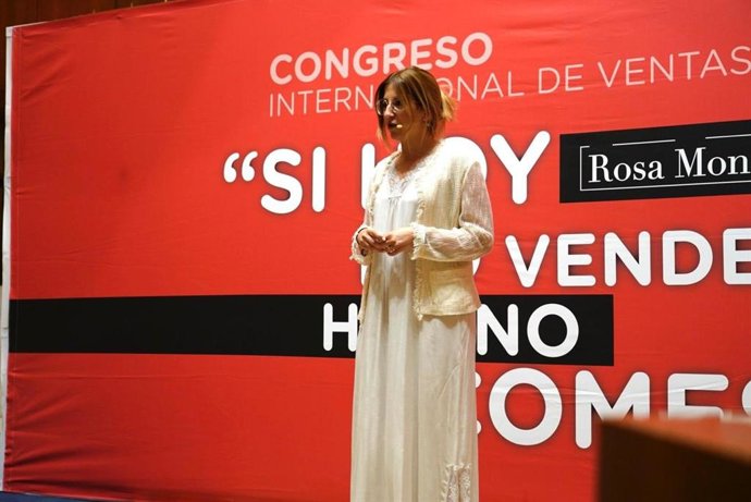 La Concejala De Juventud, Carolina Del Bosque, Ha Dado La Bienvenida Institucional A Los Asistentes Al II Congreso Internacional De Ventas En Fuensaldaña (Valladolid)