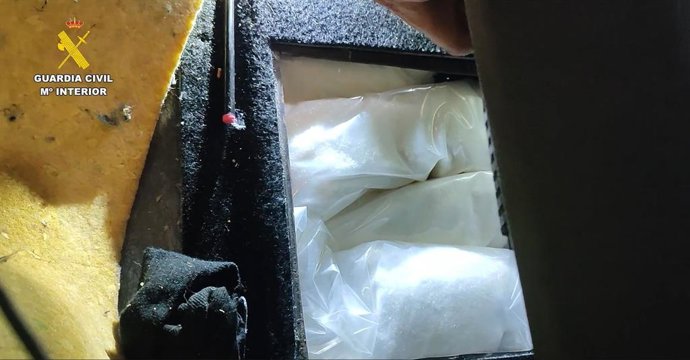 20 quilos de metanfetamina encontrados escondidos em um alçapão de um carro no porto de Denia