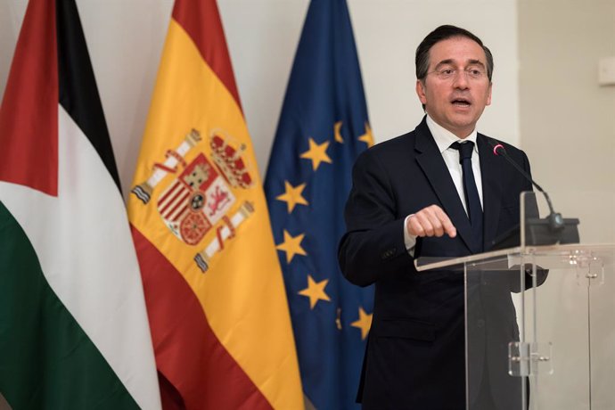 El ministro de Asuntos Exteriores, Unión Europea y Cooperación, José Manuel Albares, interviene durante el acto de conmemoración del primer aniversario del reconocimiento del Estado de Palestina, en Casa Árabe, a 28 de mayo de 2025, en Madrid (España). Es