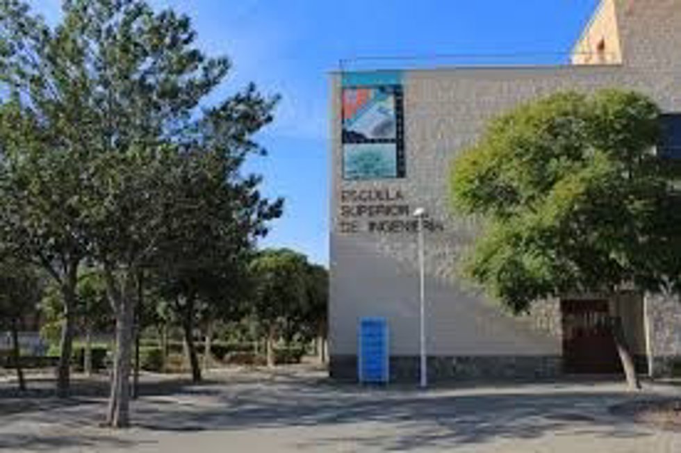 Fachada de la Escuela Superior de Ingeniería de la Universidad de Almería.