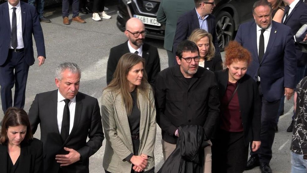 Archivo - La ministra durante el funeral por uno de los mineros fallecido en Cerredo.