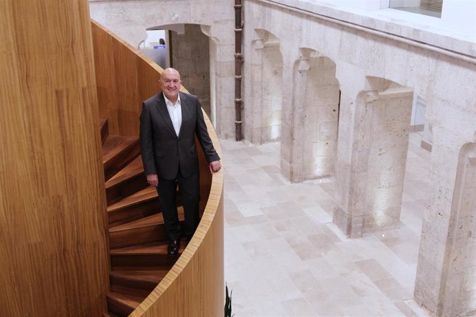 El alcalde de Valladolid, Jesús Julio Carnero, en el Ayuntamiento de la ciudad.