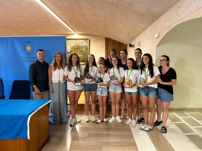 Andratx homenajea a las gimnastas del Club Esportiu Es Vinyet por su ascenso a la Primera División de la Liga Iberdrola