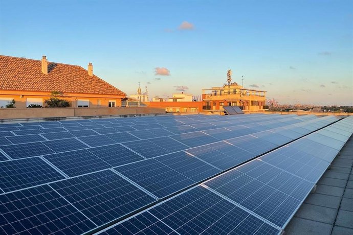 Placas solares. Comunidad Energética de Castellar-l'Oliveral