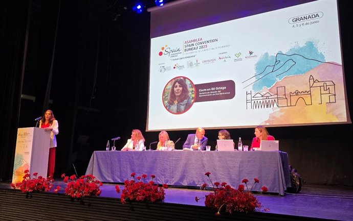 La edil nazarena Carmen Gil, en la Asamblea General de la Spain Convention Bureau celebrada en Granada.