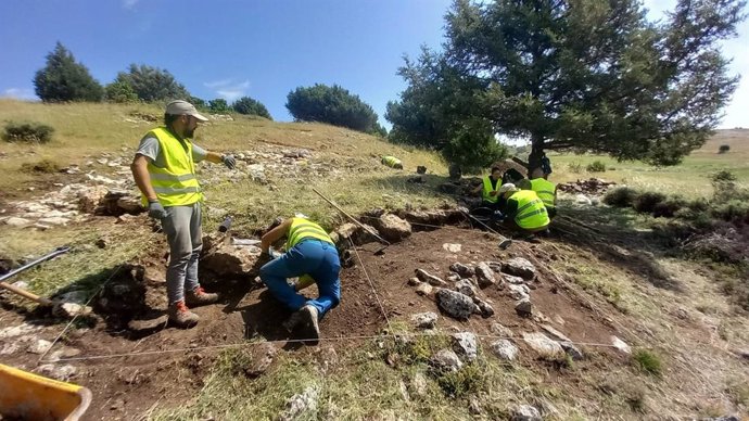 Se reanudan los trabajos de excavación en el castro de la Hoya del Villar en Villanueva de Alcorón (Guadalajara)