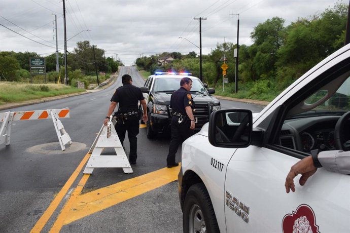 Archivo - August 26, 2017 - San Antonio, Texas, United States - Authorities are trying to determine whether to take down barriers at roads prone to flooding, as Hurricane Harvey lets down less water than expected.