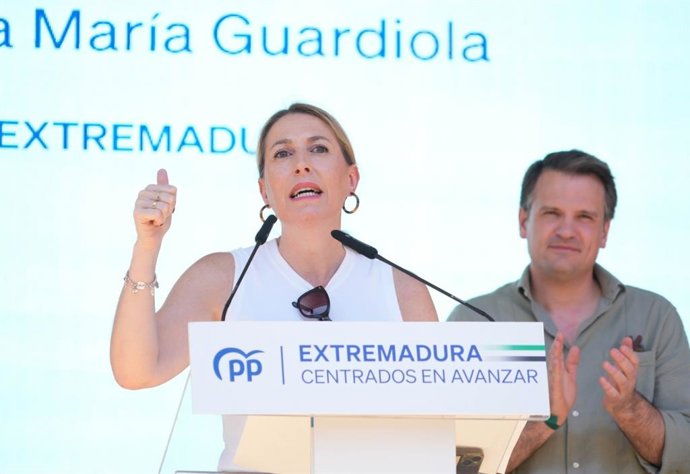 La presidenta del PP de Extremadura, María Guardiola, interviene en el acto del 'III Día del Afiliado' del partido, en la Ermita de San Isidro Labrador de Carmonita (Badajoz)