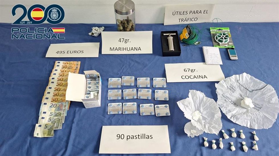 Sustancias intervenidas por la Policía Nacional en un piso del barrio de las Delicias de Zaragoza en una operación que conllevó la detención de un hombre y una mujer.