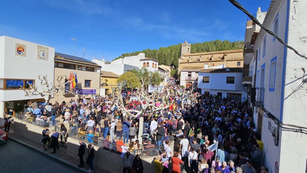 Archivo - Miles de personas se manifiestan contra del PAI de Llíber en imagen de archivo