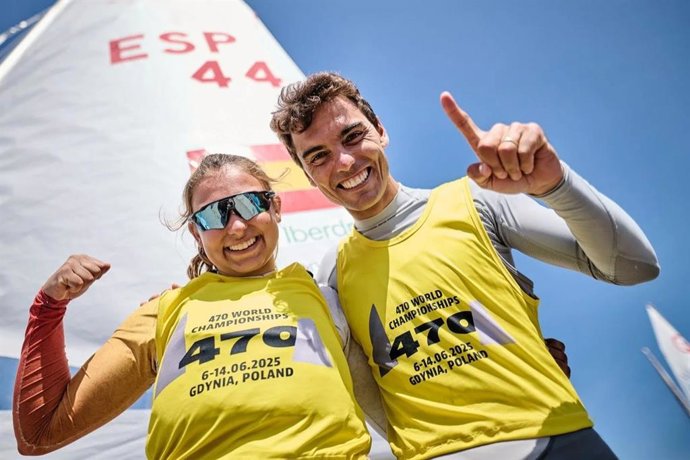 Jordi Xammar e Marta Cardona, campeões mundiais de 470 misto.