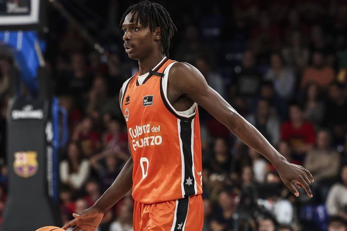 Brancou Badio, do Valencia Basket, em ação durante a partida da Liga Endesa ACB, disputada entre FC Barcelona e Valencia Basket no Palau Blaugrana, em 17 de novembro de 2024, em Barcelona, Espanha.