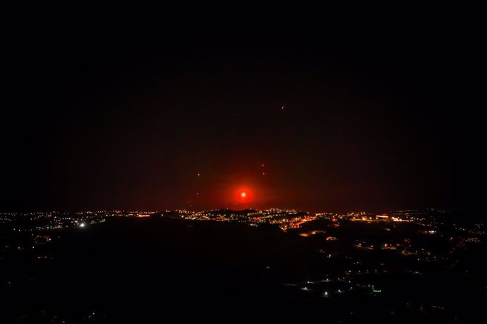 June 14, 2025, Amman, Jordan: Seen from Jordan border: Iran has launched a fresh wave of missiles and drones toward Israel following Israeli strikes that killed at least 80 people in Iran, including 20 children. Four people have also been killed in Israel