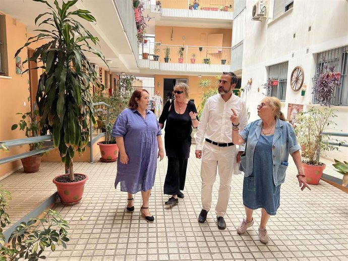 Los socialistas lamentan que, pasada una semana desde que el portavoz envió una misiva al alcalde, este no se haya sentado para poder establecer un diálogo que avance hacia medidas necesarias para frenar el problema habitacional de la ciudad.