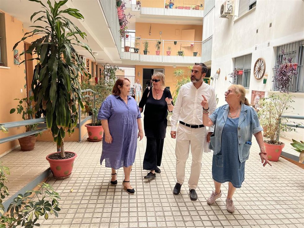 Los socialistas lamentan que, pasada una semana desde que el portavoz envió una misiva al alcalde, este no se haya sentado para poder establecer un diálogo que avance hacia medidas necesarias para frenar el problema habitacional de la ciudad.