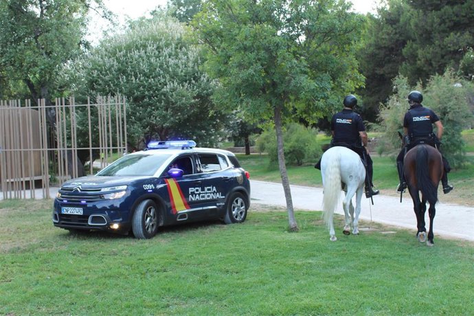 Detenido por agredir con un cuchillo y un bastón a cuatro hombres en València