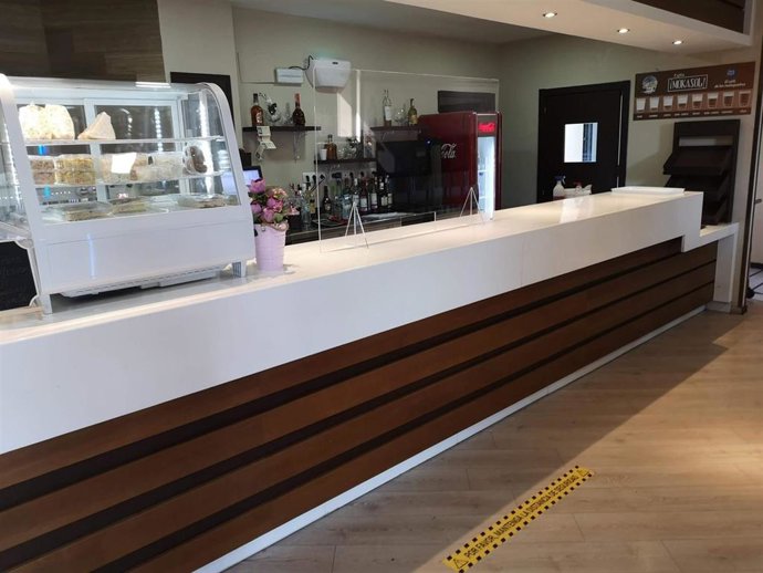 Archivo - Imagen del interior de la cafetería del Parque Cementerio de Málaga (Parcemasa)