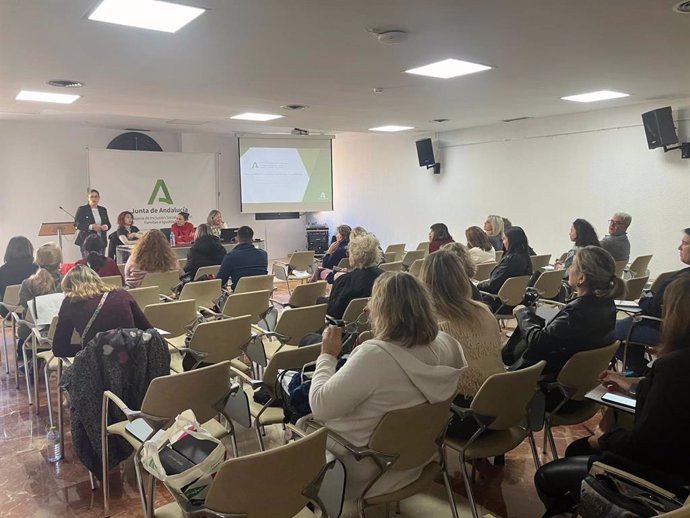 Formación a profesionales de los servicios de empleo en materia de la violencia de género.