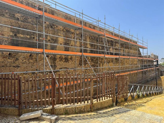 Actuaciones de mejora en el lienzo suroeste de las murallas de la fortaleza medieval de Utrera