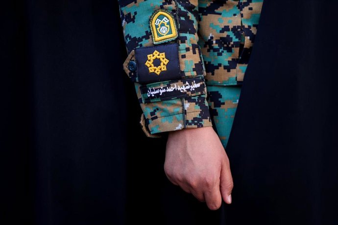 Archivo - October 10, 2023, Tehran, Iran: Iranian female police are seen during a visit to Parliament.