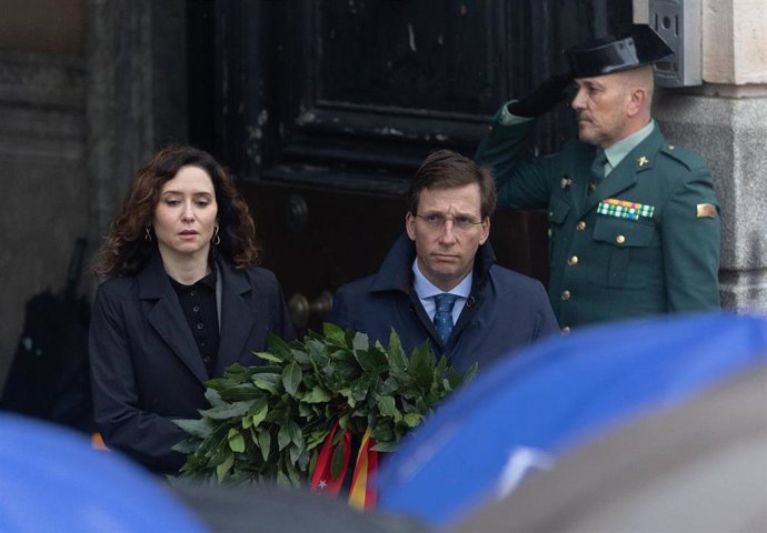 Archivo - La presidenta de la Comunidad de Madrid, Isabel Díaz Ayuso, y el alcalde de Madrid, José Luis Martínez-Almeida, participan en un acto solemne en recuerdo a las víctimas de los atentados del 11 de marzo