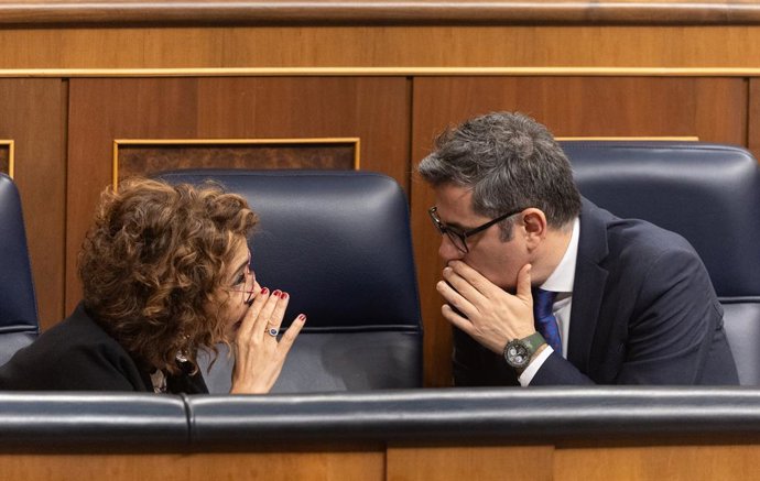 Archivo - La vicepresidenta primera y ministra de Hacienda, María Jesús Montero y el ministro de la Presidencia, Relaciones con las Cortes y Justicia, Félix Bolaños, durante un pleno en el Congreso de los Diputados, a 12 de marzo de 2025, en Madrid (Españ