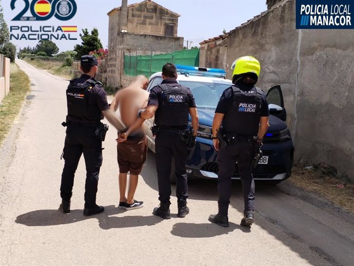 Detenido un hombre por entrar en una vivienda en Manacor y amenazar a sus moradores con katanas