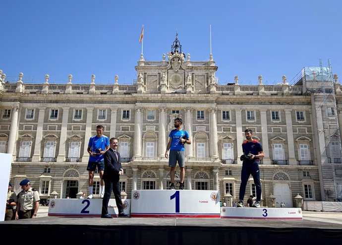 Foto Noticia Y Fotos: La Comunidad De Madrid, En La I Carrera Popular X Aniversario Que Conmemora La Proclamación Del Rey Felipe Vi