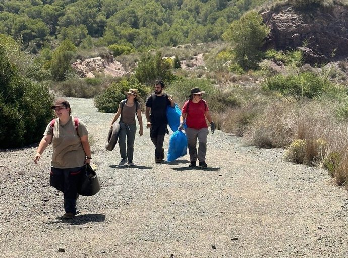 Una acción de voluntariado en el Parque Regional de Calblanque, Monte de las Cenizas y Peña del Águila durante el pasado año.