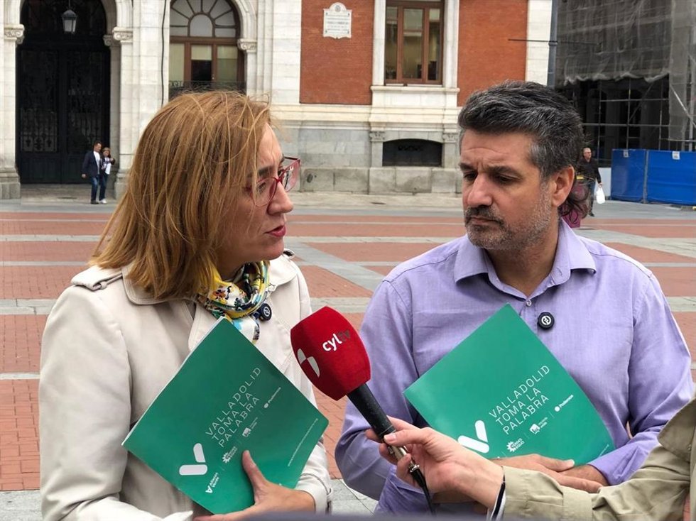 Archivo - La portavoz de VTLP, Rocío Anguita, y el exconcejal Jonathan Racionero.