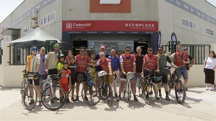 Una ruta solidaria en bicicleta recorre más de 6.000 kilómetros para recaudar fondos para la reconstrucción tras la dana
