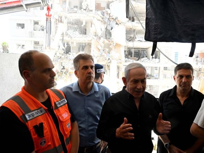 El primer ministro de Israel, Benjamin Netanyahu, visita la localidad de Bat Yam