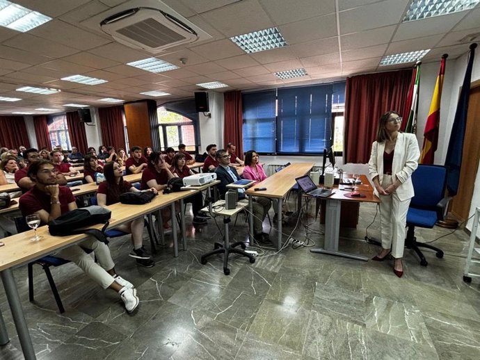 Imagen de los alumnos participantes en los programas de Empleo y Formación desarrollados por el Ayuntamiento de Granada en colaboración con la Junta de Andalucía.