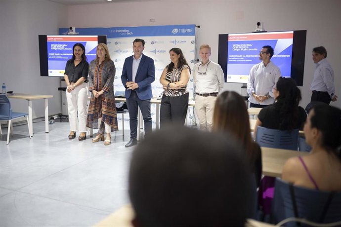 Visita a los cursos que se imparten en el Centro de Formación en Competencias Digitales.