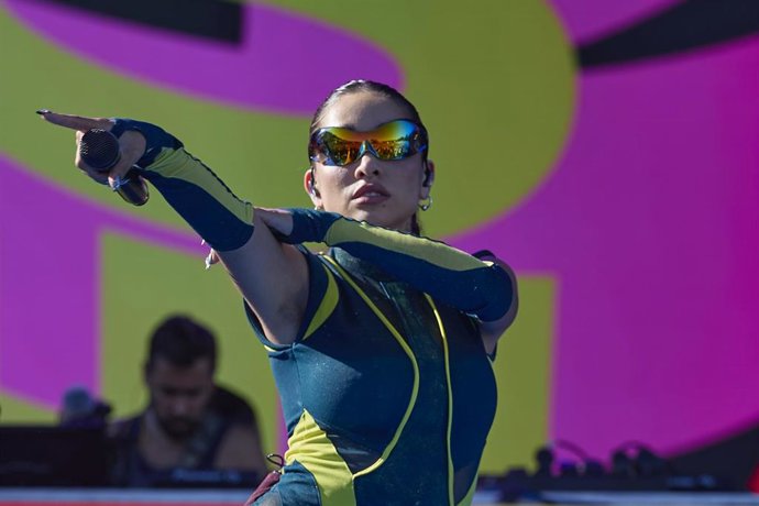 Archivo - La cantante María Becerra actúa durante la segunda jornada del Reggaeton Beach Festival 2024, a 21 de julio de 2024, en Madrid (España). 